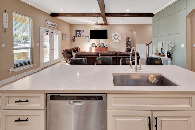 804 Catclaw Lane, Edna, TX 77957