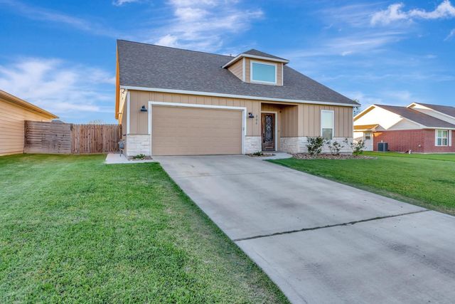 804 Catclaw Lane, Edna, TX 77957