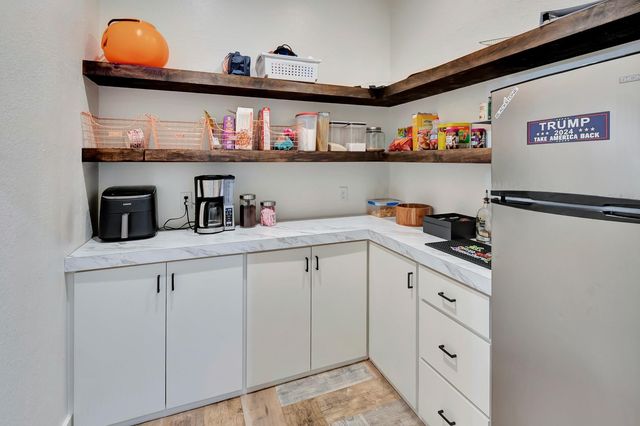 804 Catclaw Lane, Edna, TX 77957