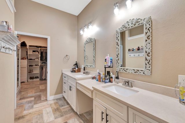 804 Catclaw Lane, Edna, TX 77957