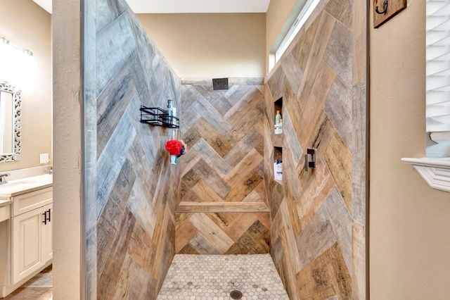 804 Catclaw Lane, Edna, TX 77957