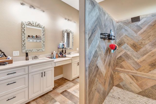 804 Catclaw Lane, Edna, TX 77957