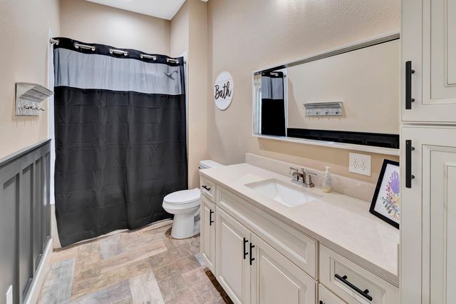 804 Catclaw Lane, Edna, TX 77957