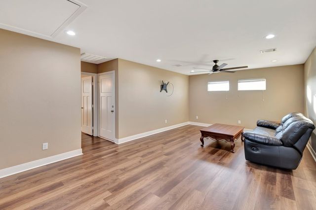 804 Catclaw Lane, Edna, TX 77957