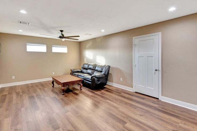 804 Catclaw Lane, Edna, TX 77957