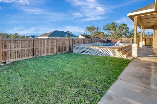 804 Catclaw Lane, Edna, TX 77957