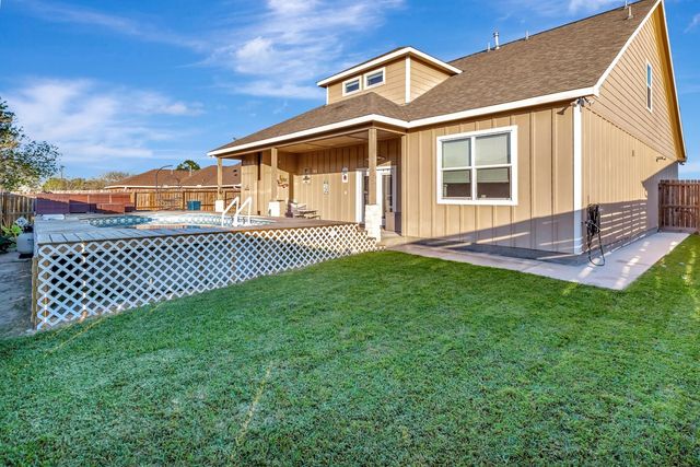 804 Catclaw Lane, Edna, TX 77957