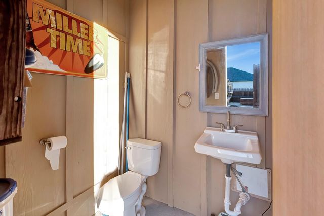 804 Catclaw Lane, Edna, TX 77957