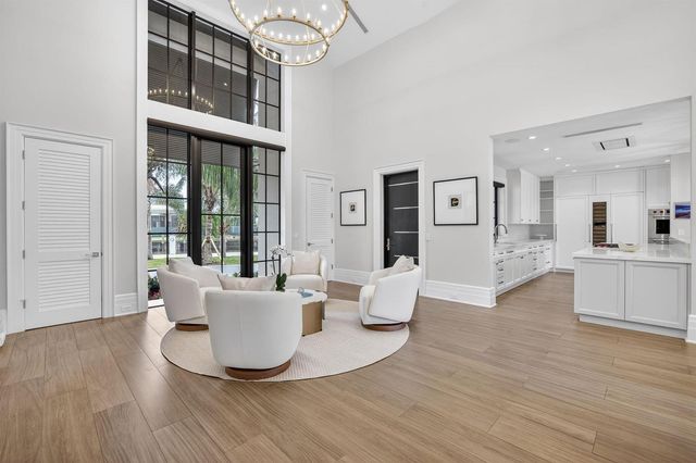 400 Mola Avenue, Fort Lauderdale, FL 33301