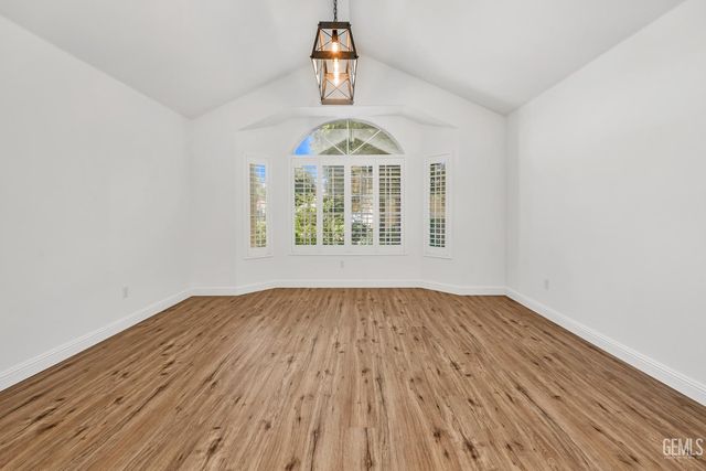 9112 Bridlewood Lane, Bakersfield, CA 93311