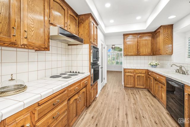9112 Bridlewood Lane, Bakersfield, CA 93311