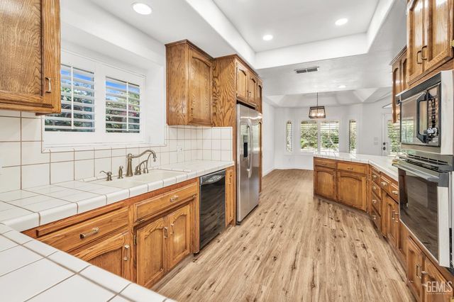 9112 Bridlewood Lane, Bakersfield, CA 93311