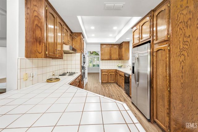 9112 Bridlewood Lane, Bakersfield, CA 93311