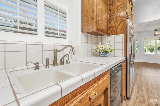 9112 Bridlewood Lane, Bakersfield, CA 93311