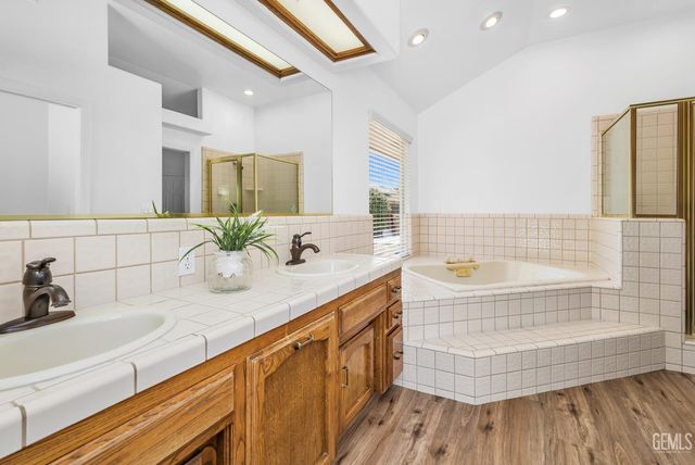 9112 Bridlewood Lane, Bakersfield, CA 93311