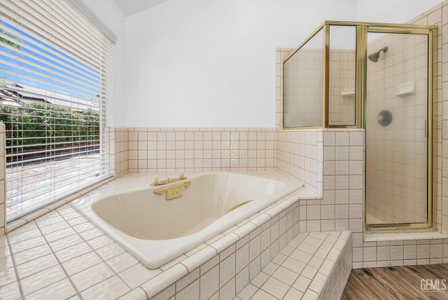 9112 Bridlewood Lane, Bakersfield, CA 93311