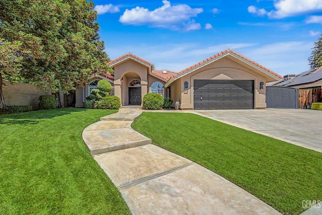 9112 Bridlewood Lane, Bakersfield, CA 93311