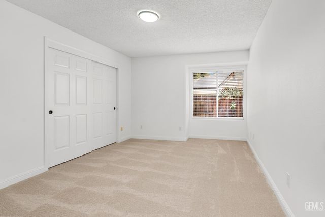 9112 Bridlewood Lane, Bakersfield, CA 93311