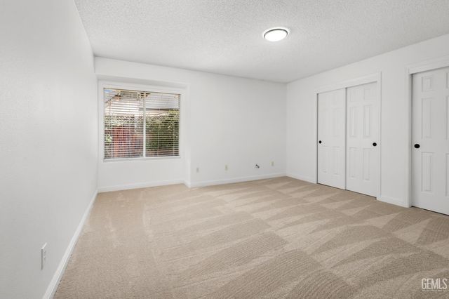 9112 Bridlewood Lane, Bakersfield, CA 93311