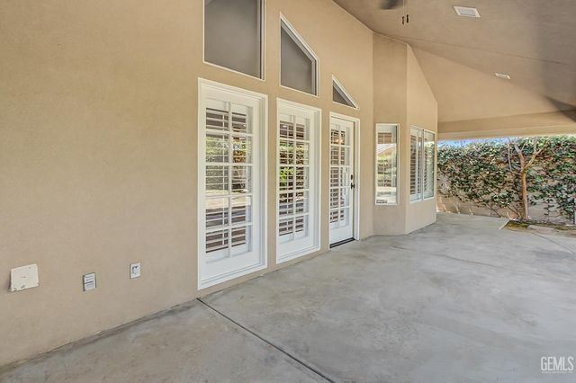 9112 Bridlewood Lane, Bakersfield, CA 93311