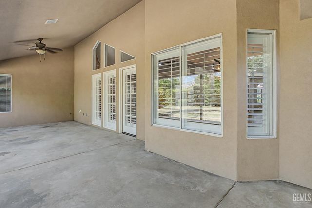 9112 Bridlewood Lane, Bakersfield, CA 93311