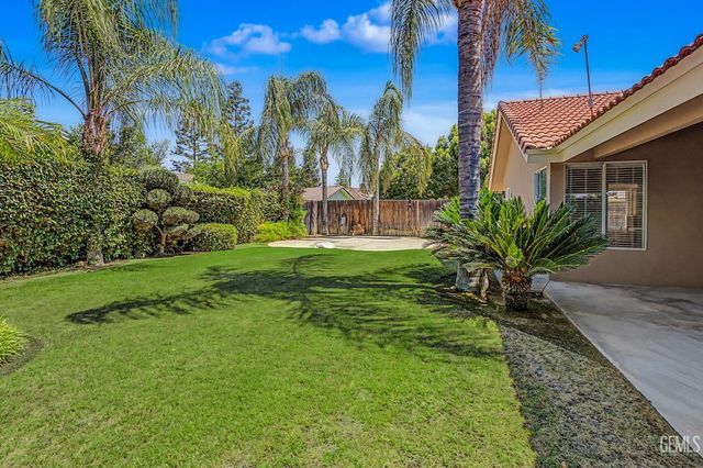 9112 Bridlewood Lane, Bakersfield, CA 93311