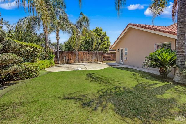 9112 Bridlewood Lane, Bakersfield, CA 93311
