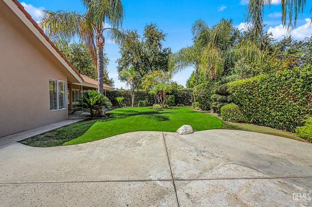 9112 Bridlewood Lane, Bakersfield, CA 93311