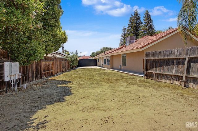 9112 Bridlewood Lane, Bakersfield, CA 93311