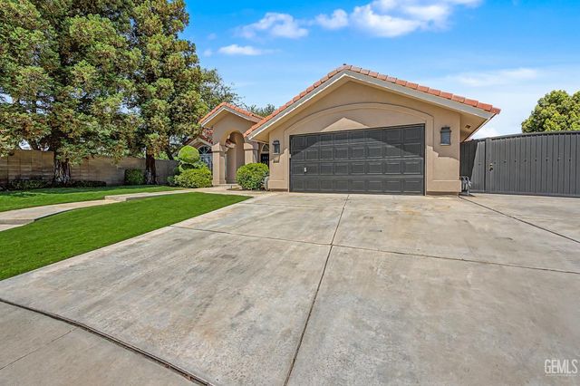 9112 Bridlewood Lane, Bakersfield, CA 93311