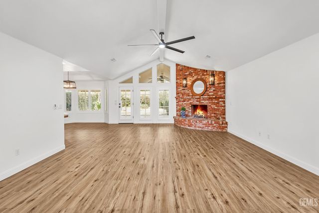 9112 Bridlewood Lane, Bakersfield, CA 93311