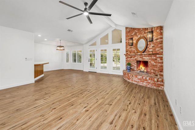 9112 Bridlewood Lane, Bakersfield, CA 93311