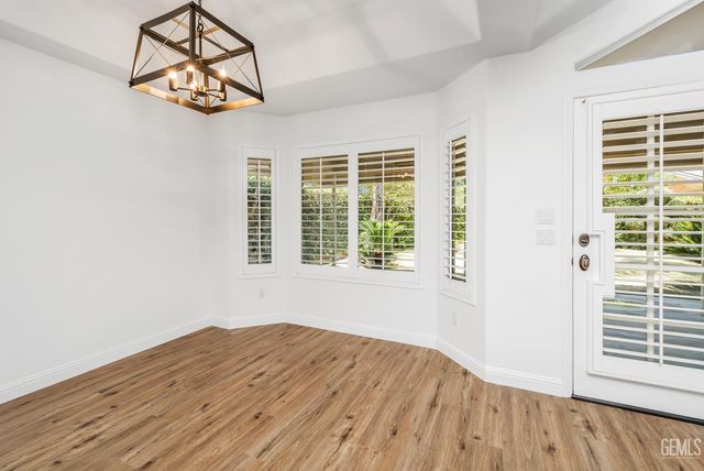 9112 Bridlewood Lane, Bakersfield, CA 93311