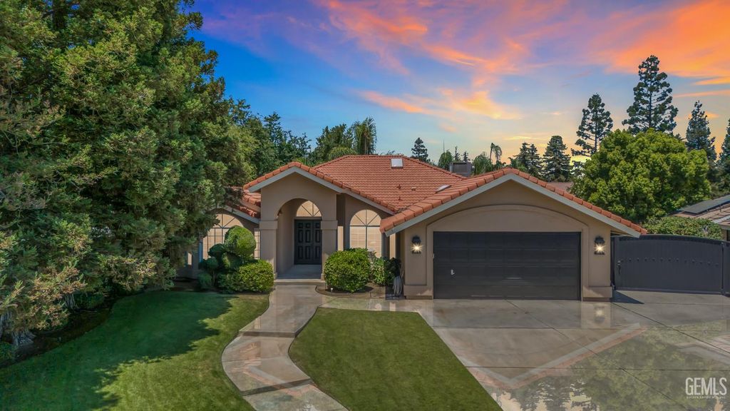9112 Bridlewood Lane, Bakersfield, CA 93311