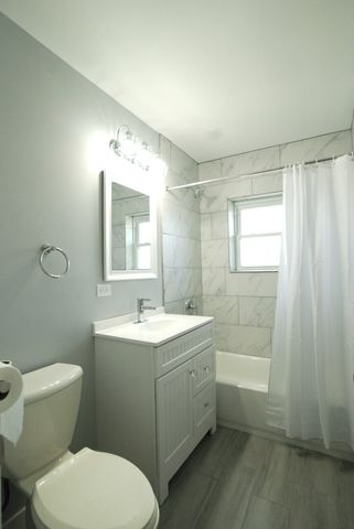 2246 S 17th Avenue 1E, North Riverside, IL 60546