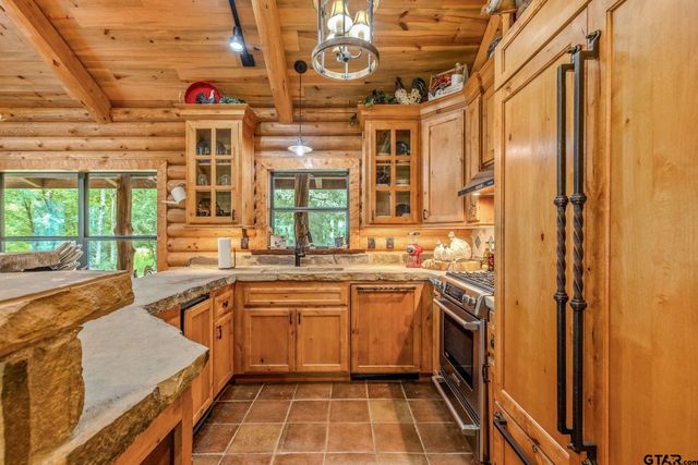 609 County Road 2421, Como, TX 75431