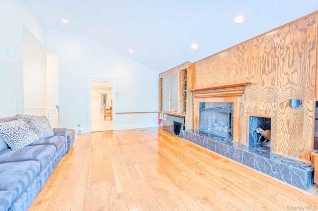 70 Karol Place, Muttontown, NY 11753