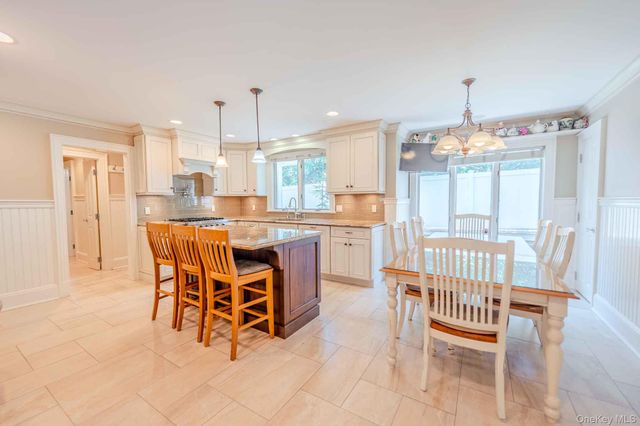 70 Karol Place, Muttontown, NY 11753