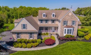 2 LINWOOD DR, Monroe Township, NJ 08831
