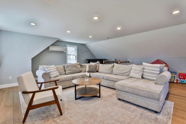 54 Kenoza St, Haverhill, MA 01830