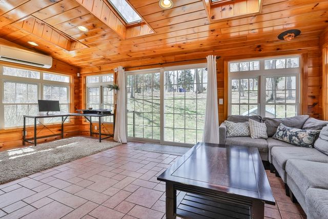 54 Kenoza St, Haverhill, MA 01830