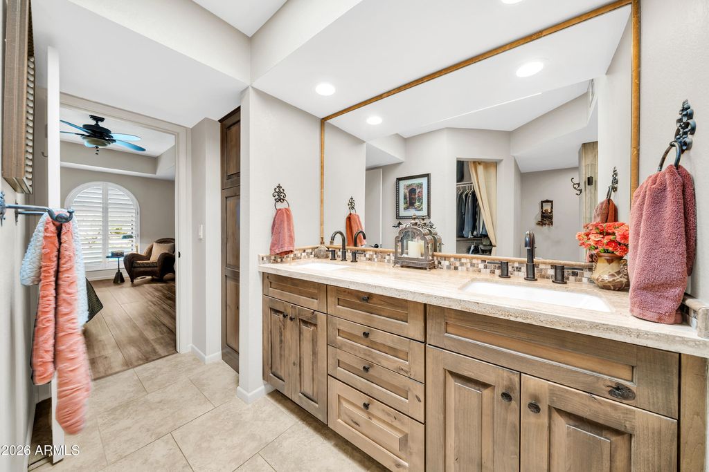 Image 23 of property listing at 25609 N FOREST Road N 3, Rio Verde, AZ 85263