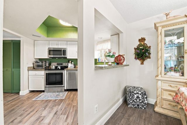 126 WEYBRIDGE Circle B, Royal Palm Beach, FL 33411
