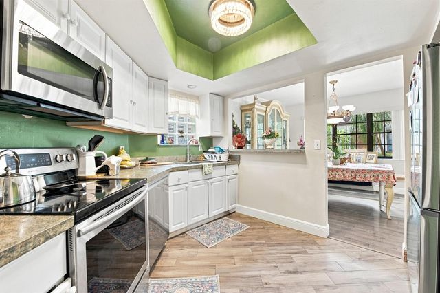 126 WEYBRIDGE Circle B, Royal Palm Beach, FL 33411