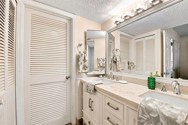 126 WEYBRIDGE Circle B, Royal Palm Beach, FL 33411