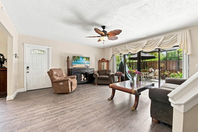 126 WEYBRIDGE Circle B, Royal Palm Beach, FL 33411