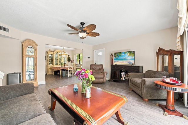 126 WEYBRIDGE Circle B, Royal Palm Beach, FL 33411