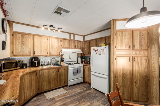 10540 E APACHE Trail 6, Apache Junction, AZ 85120