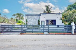 2126 NW 3rd St, Miami, FL 33125