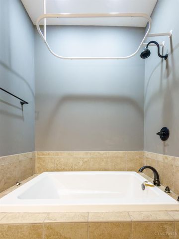 1238 Elsinore Avenue, Cincinnati, OH 45202